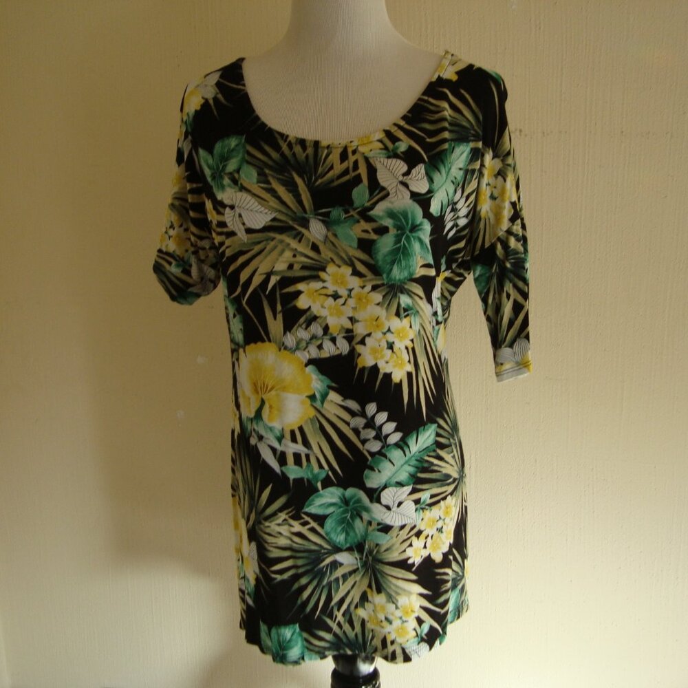 NWT Agnes & Dora Floral High Low Short Tee Top Sleeve Split Sides Size S (M)